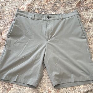 Walter Hagen Gray Flat Front Shorts Versatile Design
